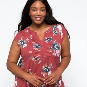 Danielrainn Pink Floral Top. 2X cap sleeve